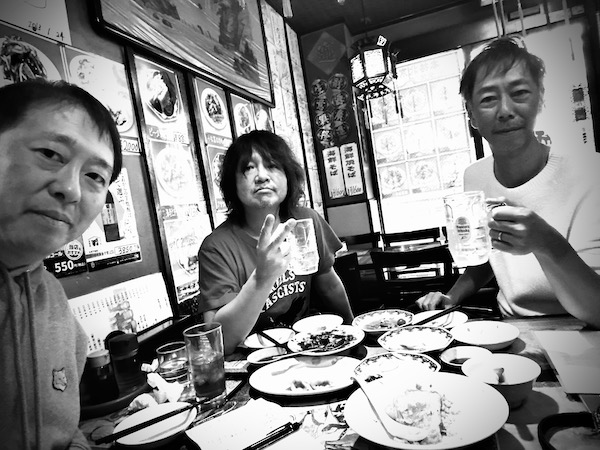 一昨年、コガシスの3人初日リハ後の打ち上げにて。