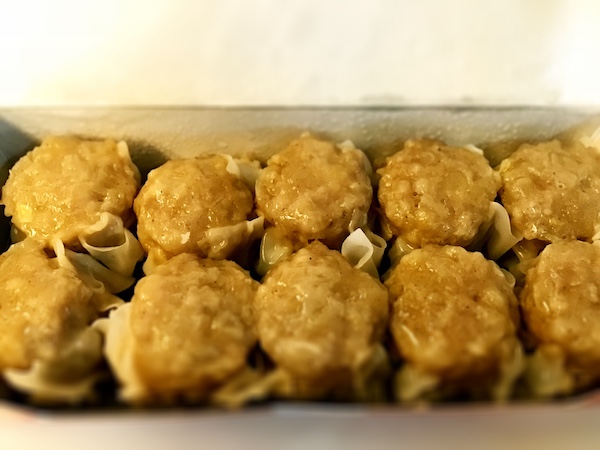 周平ぼっちゃんから教えてもらった蓬莱の焼売、ジューシ〜で美味しい〜